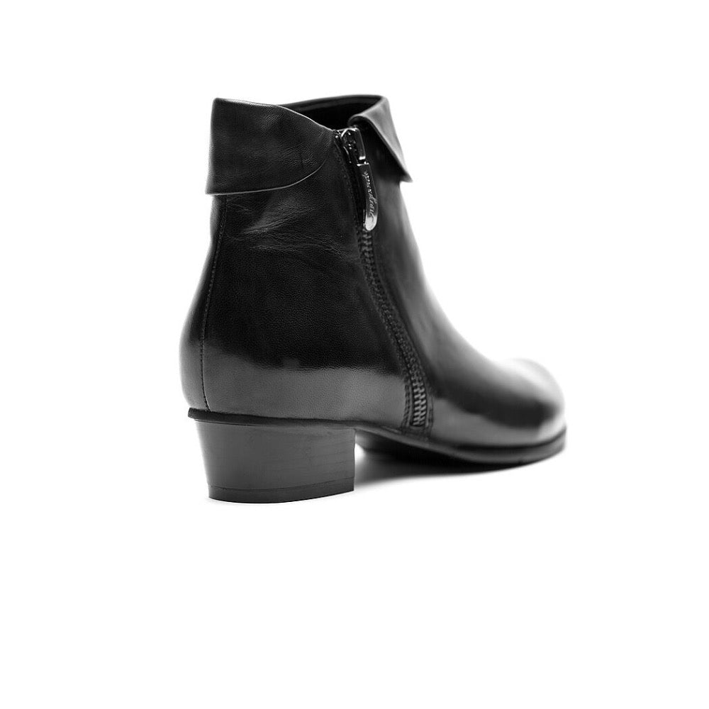 Dark Slate Gray Regarde Le Ciel Stefany-03 Women's Lace / Zip Up Ankle Boot Black Leather